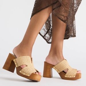 Steve Madden Tan and Cream Woven Mules size 7